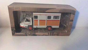 Camion BERLIET STRADAIR 50 transport de chevaux (camion marron et gris) Bernard Miniatures