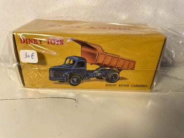 Camion Berliet bleue avec benne basculante Carrières orange Dinky-Toys (éditions Atlas) Bernard Miniatures
