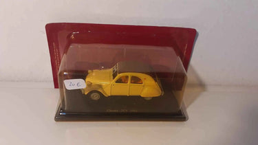 Citroën 2 CV jaune et capote marron de 1961 Bernard Miniatures