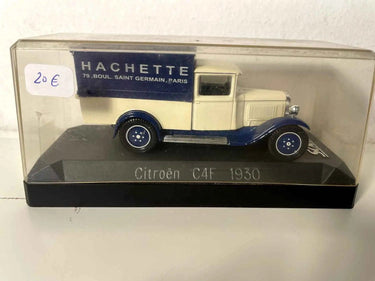 Citroën C4F beige et bleu de 1930 avec la publicité HACHETTE (Solido) Bernard Miniatures