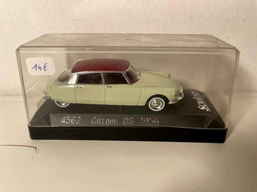 Citroën DS beige et toit bordeaux de 1956 (Solido référence 4562) (boite plexi) Bernard Miniatures