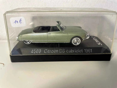 Citroën DS cabriolet verte de 1961 (Solido référence 4569) (boite plexi) Bernard Miniatures