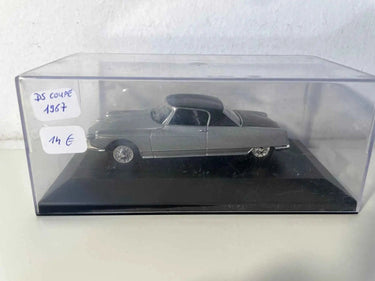 Citroën DS coupé grise et toit noir de 1967 (boite plexi) Bernard Miniatures