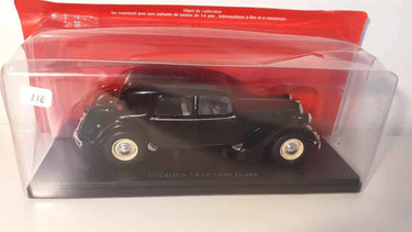 Citroën Traction 15-six noire (échelle 1/24ème) Bernard Miniatures