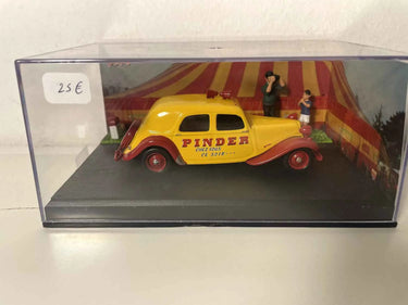 Citroën Traction avant jaune et rouge du cirque Pinder - La Nationale 7 Bernard Miniatures