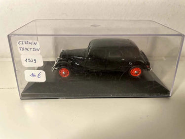 Citroën traction noire et jantes rouges de 1939 (boite plexi) Bernard Miniatures