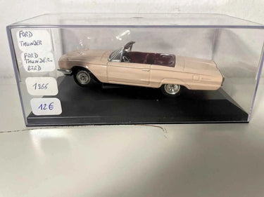 Ford Thunderbird rose saumoné de 1966 (voiture américaine) - boite plexi Bernard Miniatures