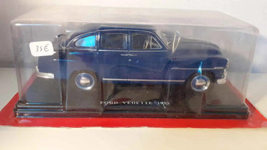 Ford Vedette bleue foncée de 1953 (échelle 1/24ème) Bernard Miniatures