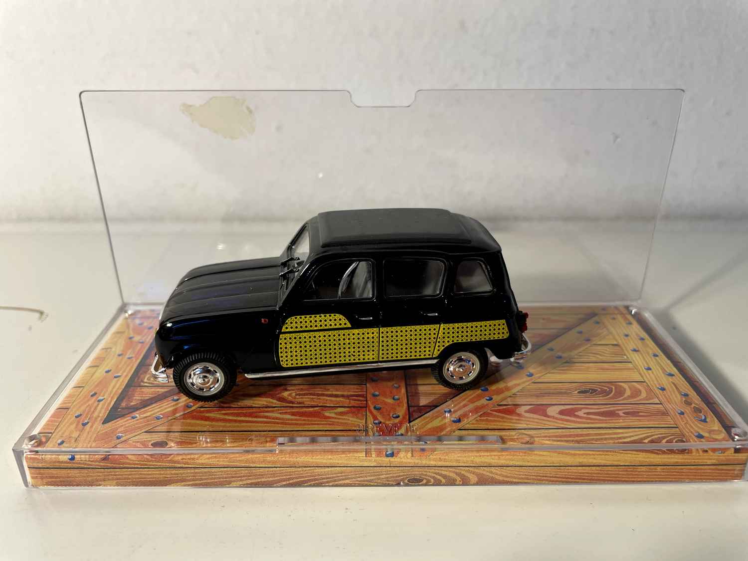 RENAULT 4 PARISIENNE 1964 Noir NOREV Collection M6 1:43 de referenc RENAULT 4 PARISIENNE 1964 Noir NOREV Collection M6 1:43 de referenc