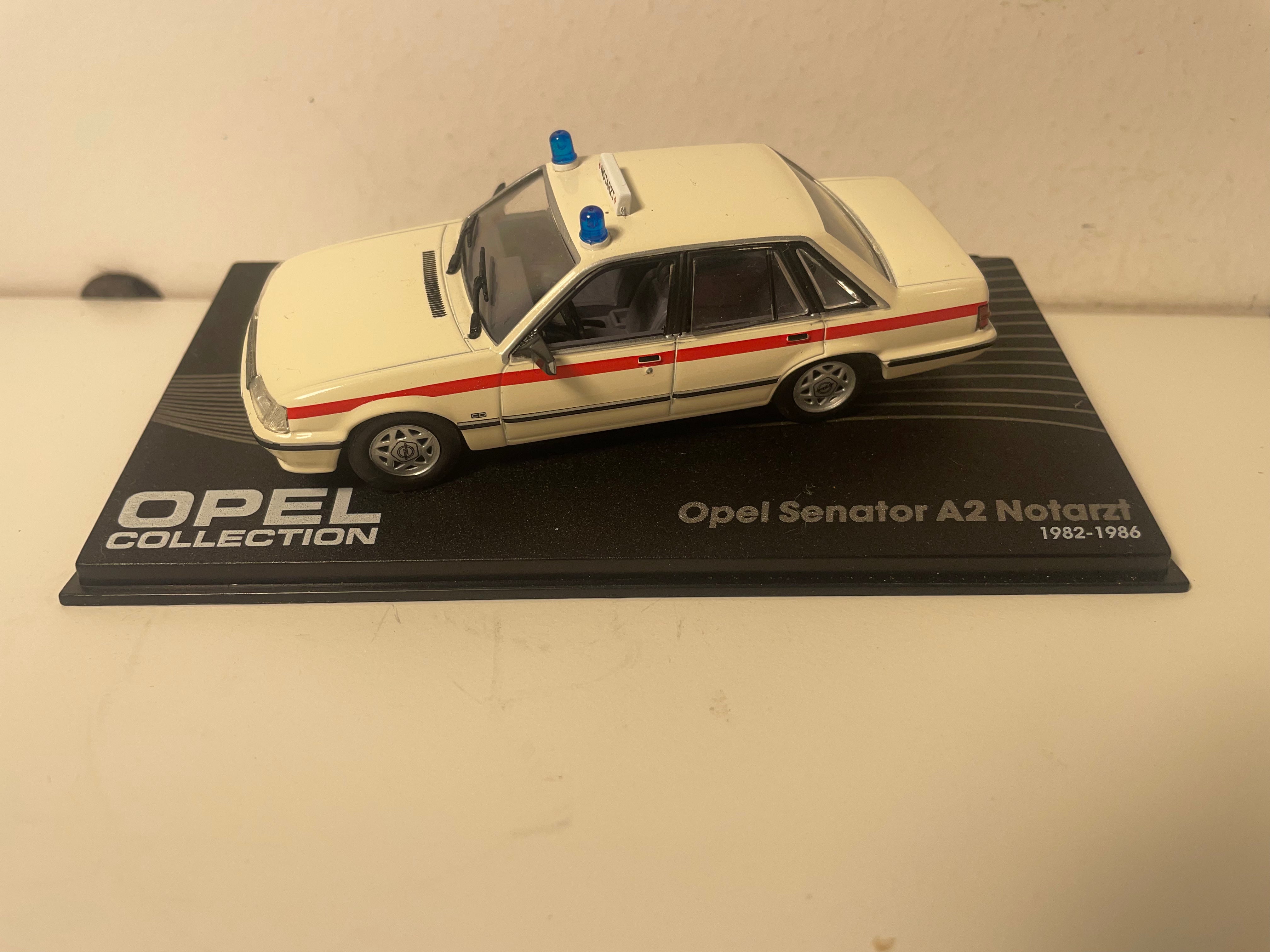 Opel Senator A2 (1982–1986) – 1/43 Modellauto, Beige, Sammlerstück, Originalgetreuer Nachbau, Guter Zustand, Verpackung Intakt