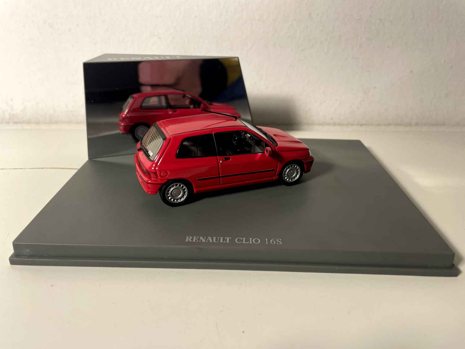 RENAULT 5 TURBO ET CLIO V6 Coffret UNIVERSAL HOBBIES 1:43 EUR 55,70 RENAULT 5 TURBO ET CLIO V6 Coffret UNIVERSAL HOBBIES 1:43 EUR 55,70