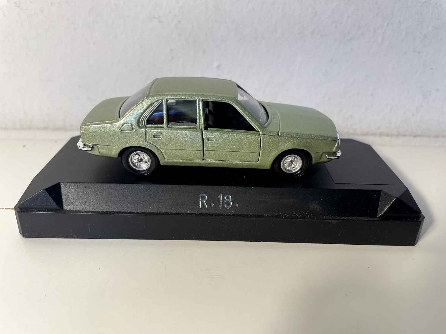 Renault 5 E-Tech verte (Solido) 1/18e Renault 5 E-Tech verte (Solido) 1/18e