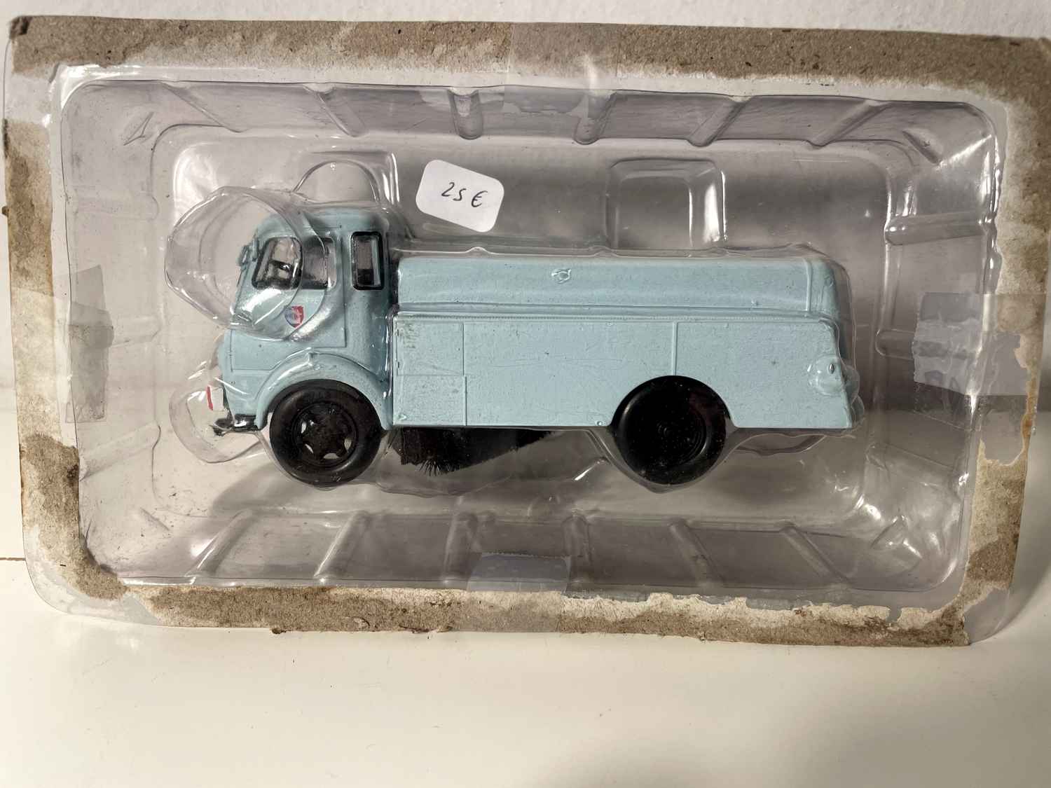 Dinky Toys Meccano Balayeuse LMV 596 - Collection Dinky Toys Meccano Balayeuse LMV 596 - Collection