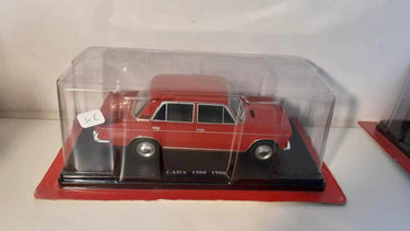 Lada 1500 rouge foncé/marron? de 1980 (échelle 1/24ème) Bernard Miniatures