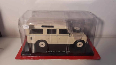 Land Rover 109 beige de 1980 (échelle 1/24ème) Bernard Miniatures