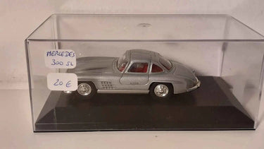 Mercedes 300SL grise (sans diorama en fond de boite) Bernard Miniatures