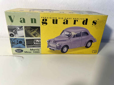 Morris Minor 1000 violette (collection Vanguards) Bernard Miniatures