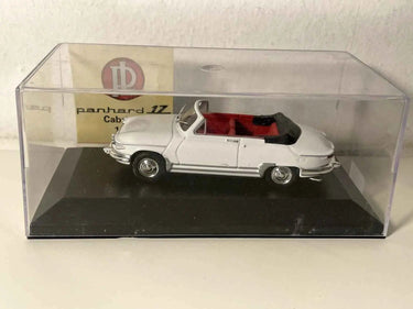 Panhard PL 17 cabriolet blanche de 1961 (boite plexi) Bernard Miniatures