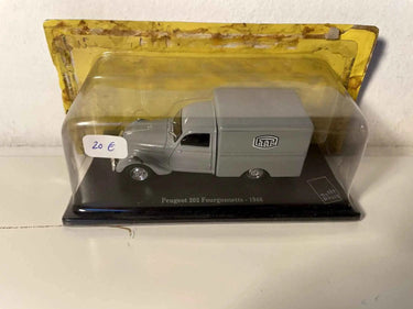 Peugeot 202 fourgonnette grise de 1946 la Poste - PTT / TELEPHONE Bernard Miniatures