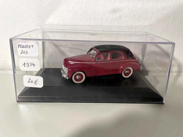 Peugeot 203 découvrable bordeaux et capote noire de 1954 (boite plexi) Bernard Miniatures