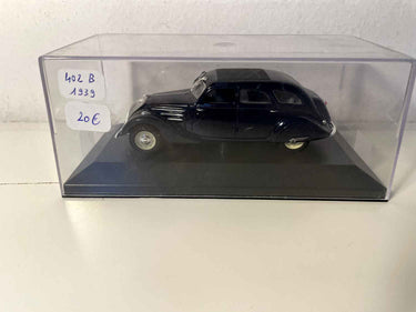 Peugeot 402B bleue foncée de 1939 (boite plexi) Bernard Miniatures