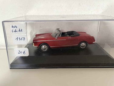 Peugeot 404 cabriolet rouge de 1967 (boite plexi) Bernard Miniatures