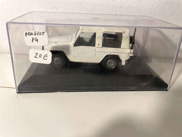 Peugeot P4 blanc (boite plexi) Bernard Miniatures