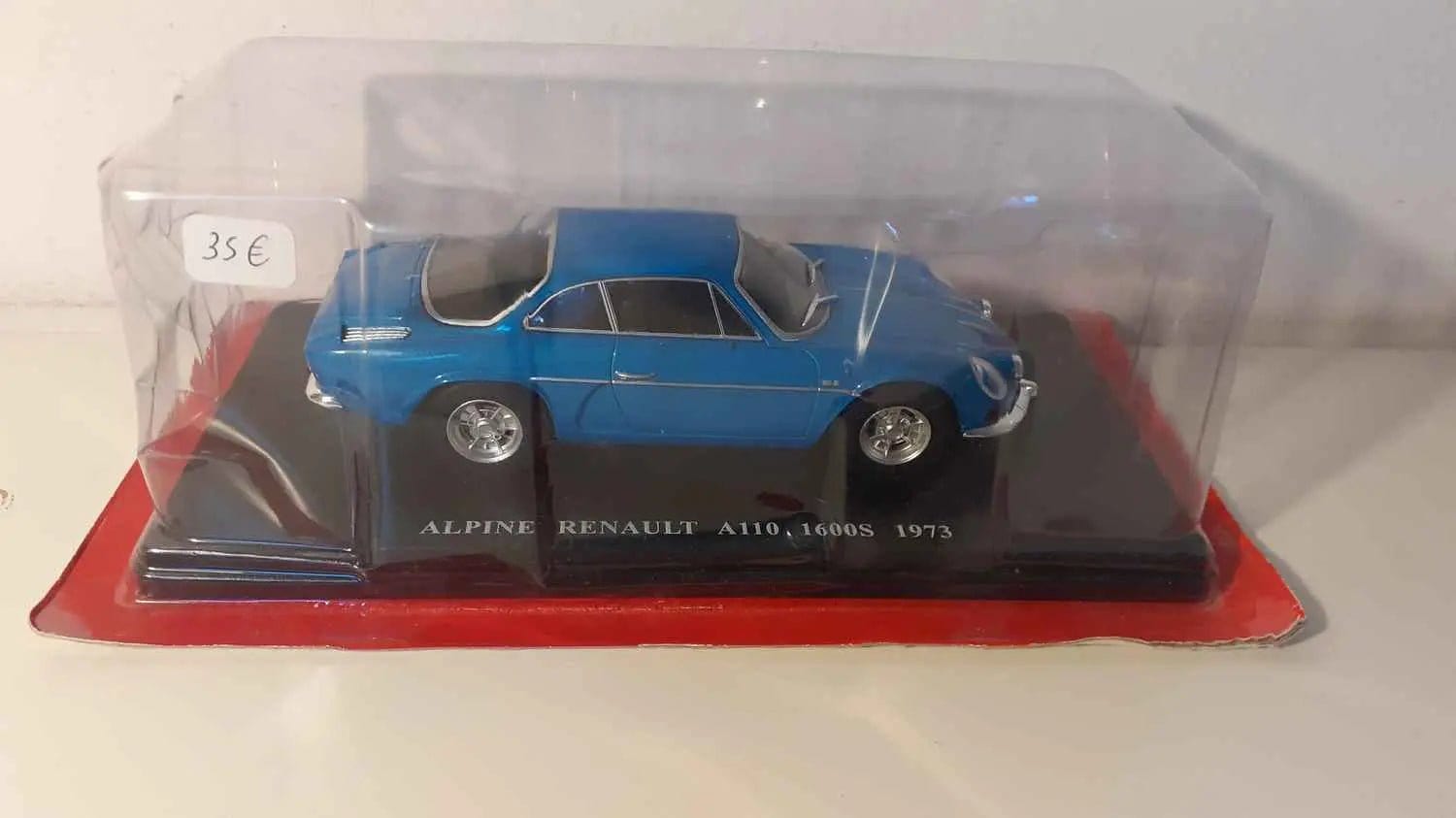 Renault Alpine A110 1600S bleue numéro 1 - rallye de Monté-Carlo de Renault Alpine A110 1600S bleue numéro 1 - rallye de Monté-Carlo de
