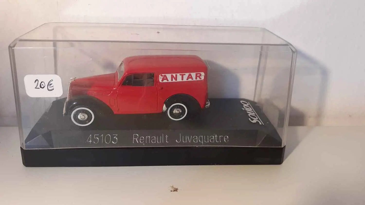 Renault Juvaquatre 1952 "Michelin" SOLIDO