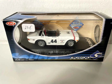Triumph TR6 compétition blanche de 1969 avec le numéro 44 (Solido référence 1861) Bernard Miniatures