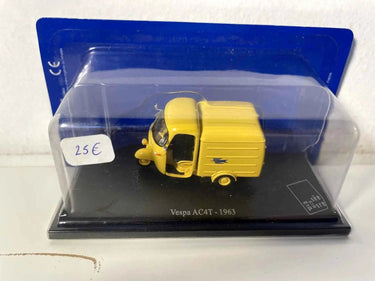 Vespa AC4T jaune de 1963 la Poste - PTT Bernard Miniatures