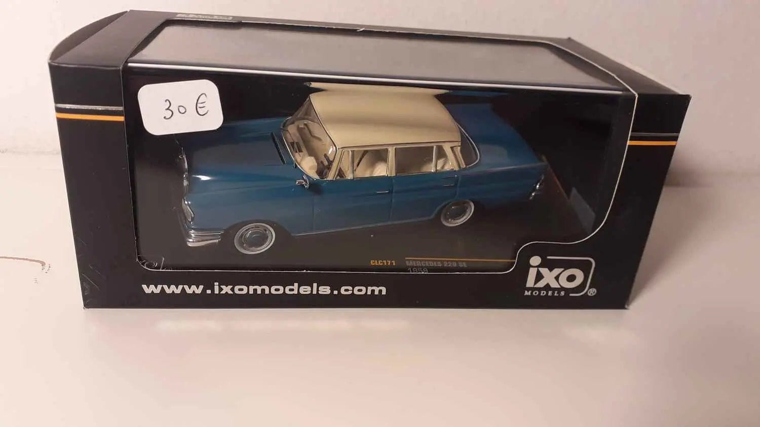 Mercedes 220 de voitures miniatures - France Mercedes 220 de voitures miniatures - France