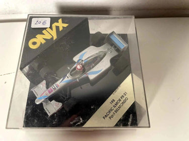 Voiture Miniature Pacific Ilmor PR 01 grise numéro 33 (Formule 1) Paul Belmondo - Bernard Miniatures