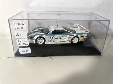 Voiture Miniature Saleen S7-R blanche et verte numéro 66 (24 heures du Mans de 2002) - voiture rajoutée sur socle - Bernard Miniatures