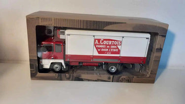 Voitures Miniatures Camion SAVIEM PX 40 camion frigorifique A. COURTOIS viande en gros "88" RAON L'ETAPE - Bernard Miniatures