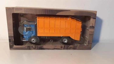 Voitures Miniatures Camion Saviem SM 10 avec cabine courte 860 (camion pour ramassage des ordures ménagères) - Bernard Miniatures