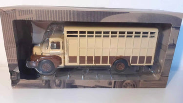 Voitures Miniatures Camion UNIC PUYMORENS ZU 66 TB 1691 bétaillère longue (2 couleurs de marron) - Bernard Miniatures