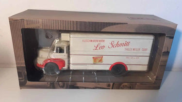 Voitures Miniatures Camion UNIC PUYMORENS fourgon long frigo LEO SCHMITT - Bernard Miniatures