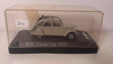 Voitures Miniatures Citroën 2 CV grise décapotée de 1979 (Solido référence 1819) - Bernard Miniatures