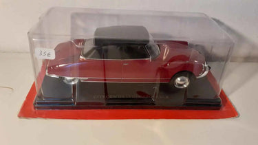 Voitures Miniatures Citroën DS 19 décapotable bordeaux et toit noir (échelle 1/24ème) - Bernard Miniatures