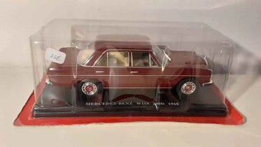 Voitures Miniatures Mercedes-Benz W115 200D de 1968 couleur bordeaux/marron (échelle 1/24ème) - Bernard Miniatures