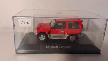 Voitures Miniatures Mitsubishi Pajéro rouge - Bernard Miniatures