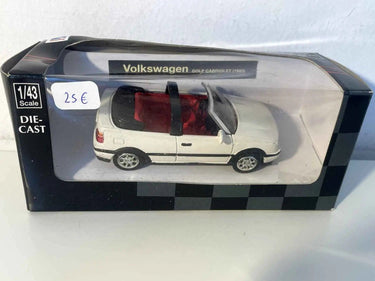 Volkswagen Golf cabriolet couleur crème de 1993 Bernard Miniatures