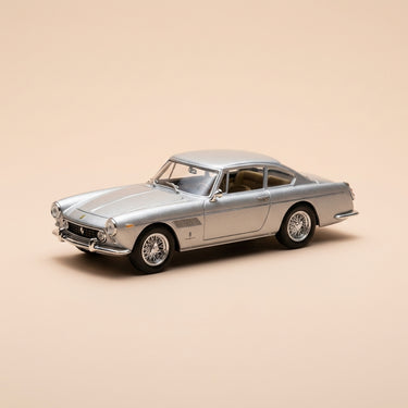 Voiture miniature - Ferrari 250 GTE 2+2 grise
