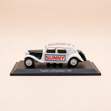 Voiture miniature - Citroën traction 11 B blanche et noire de 1955 - CASCADEURS SUNNY (Jean Sunny)