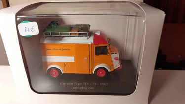 Voitures Miniatures Citroën type HY-78 de 1967 rouge et orange camping car - Bernard Miniatures