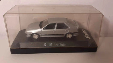 Voitures Miniatures Renault 19 berline grise - Bernard Miniatures