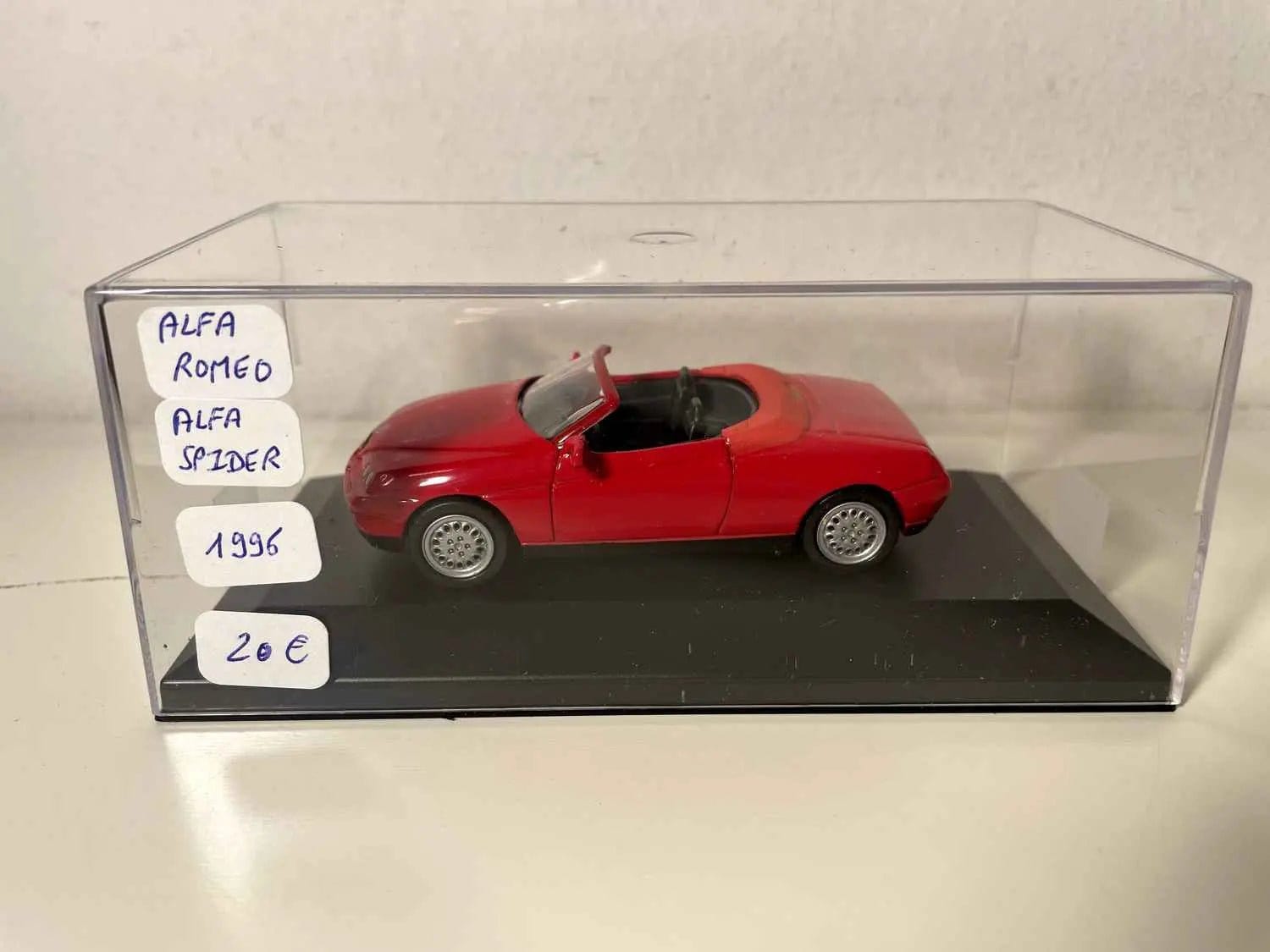 Miniature Alfa Romeo spider 1/18 - Collection Miniature Alfa Romeo spider 1/18 - Collection