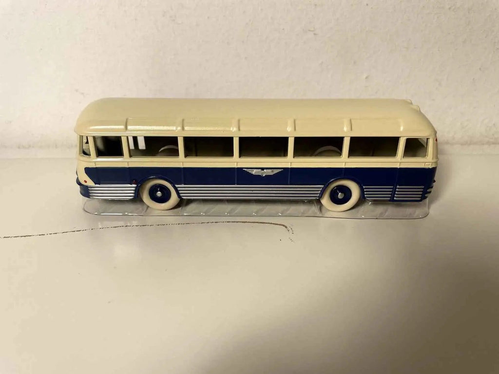 Autocar Chausson bleu et beige Dinky-Toys (éditions Atlas) Bernard Miniatures