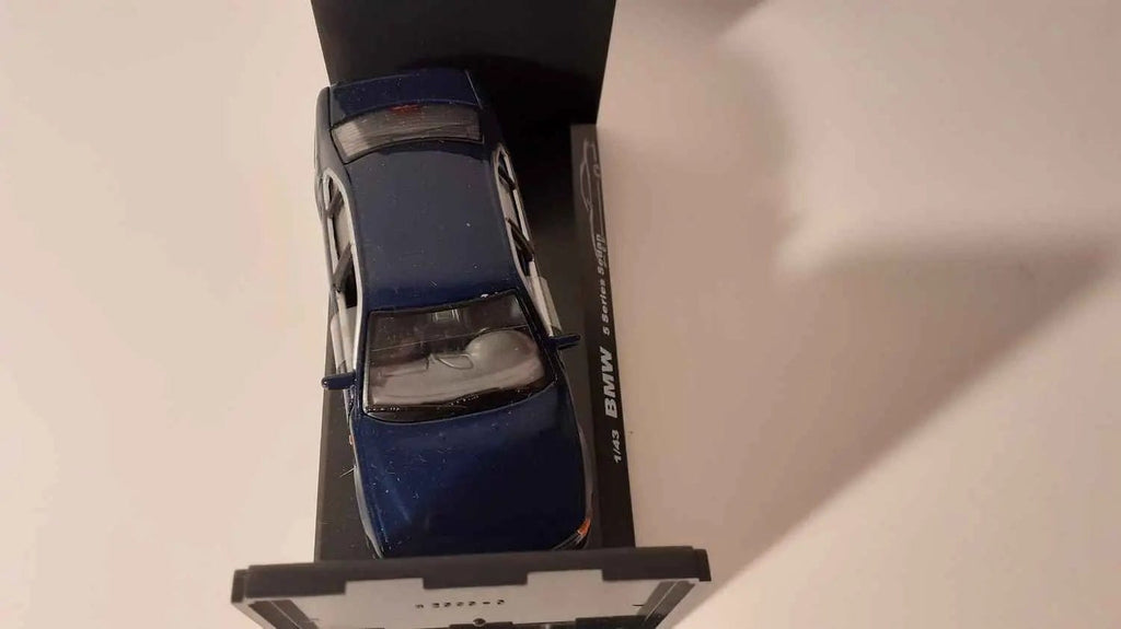 BMW 5 séries Sedan bleue Bernard Miniatures